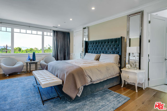 19633 Wells Drive, Tarzana CA: https://media.crmls.org/mediaz/a5015cdf-1e48-445e-8497-623707034cee.jpg