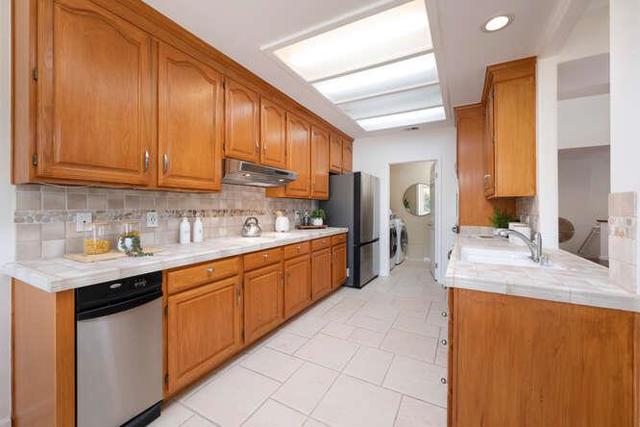 808 Lakeshore Drive,  CA: https://media.crmls.org/mediaz/a5015e3d-b530-4be7-9a16-2213356d53ce.jpg