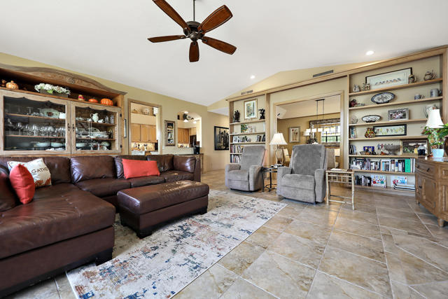 72550 Greenbriar Lane, Palm Desert CA: https://media.crmls.org/mediaz/a501c95c-5c68-4181-97e8-6a5215f1bce4.jpg