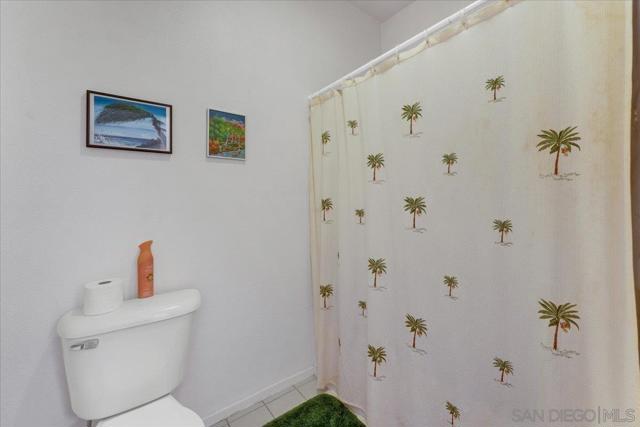 938 Camino De La Reina, San Diego CA: https://media.crmls.org/mediaz/a50340da-9308-4def-9a01-5137eaf02375.jpg
