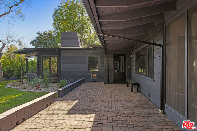 2235 Villa Heights Road, Pasadena CA: https://media.crmls.org/mediaz/a503d154-088c-4fc6-a620-0a77dcecefec.jpg
