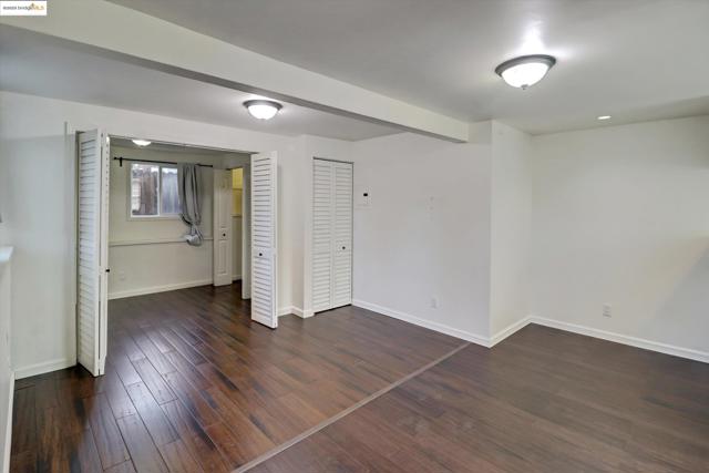 4211 Market St, Oakland CA: https://media.crmls.org/mediaz/a503e27d-01f7-45a8-b223-035a57345750.jpg