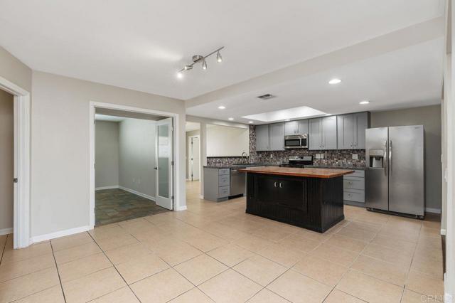Image 11 of 42 For 22874 Canyon Lake Drive