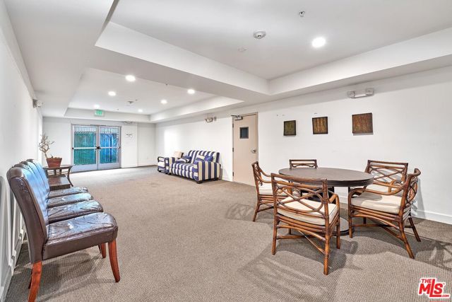 332 S Oxford Avenue, Los Angeles CA: https://media.crmls.org/mediaz/a503fb2f-89da-4586-af4c-f5850f343ae6.jpg