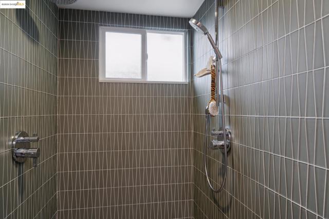 5345 Crown Ct, Castro Valley CA: https://media.crmls.org/mediaz/a50456a2-4c84-49ca-8f09-fb24fe254672.jpg