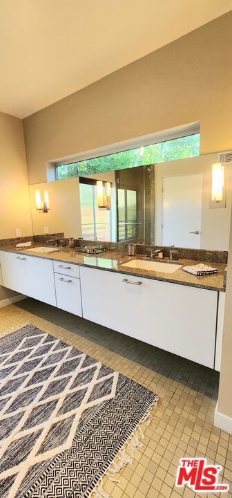 9008 Keith Avenue, West Hollywood CA: https://media.crmls.org/mediaz/a50456fc-2e1f-4411-9739-5488422a8f54.jpg