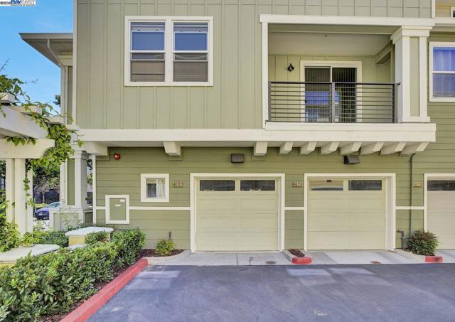 40702 Greystone Ter, Fremont CA: https://media.crmls.org/mediaz/a504baf5-e07f-4e0d-9ef3-df6f0e99b9cc.jpg