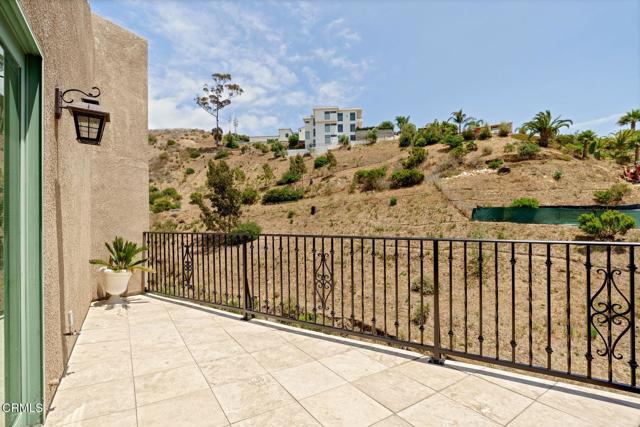 300 N Kalorama Street, Ventura CA: https://media.crmls.org/mediaz/a504c128-6a68-4cc1-9323-905d9770c2e5.jpg