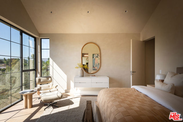 24172 Lupin Hill Road, Hidden Hills CA: https://media.crmls.org/mediaz/a504e2e9-3054-4cea-8576-5ce96922ff04.jpg