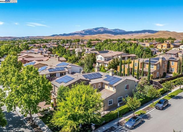 7563 Balmoral Way, San Ramon CA: https://media.crmls.org/mediaz/a5051284-027a-4f56-a6e5-c71e23175a5f.jpg