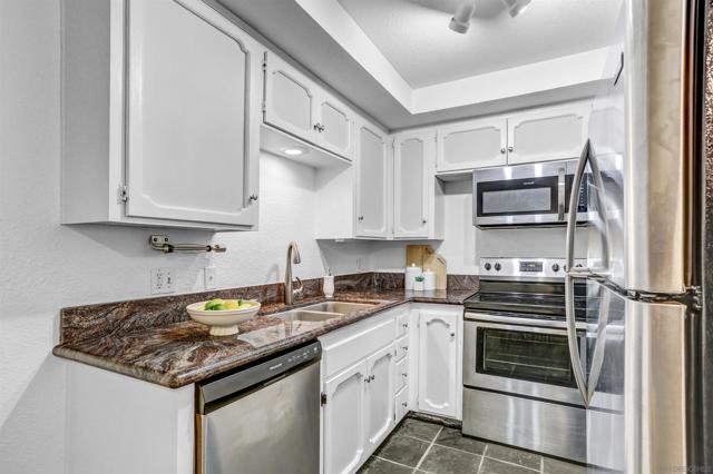 3431 Park Blvd, San Diego CA: https://media.crmls.org/mediaz/a5053d37-c103-43eb-8efd-730c55ff7cc4.jpg