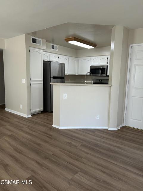 3376 Holly Grove Street, Westlake Village CA: https://media.crmls.org/mediaz/a505ab75-1594-4f86-b116-69f3fe9b56c5.jpg