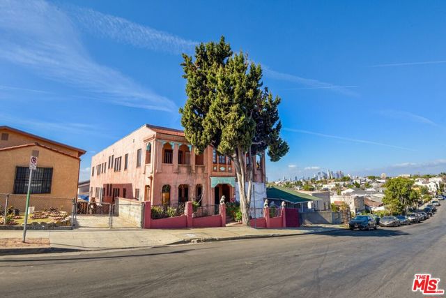 3160 Fairmount Street, Los Angeles CA: https://media.crmls.org/mediaz/a5061e29-9744-4867-bc82-8008815e747d.jpg