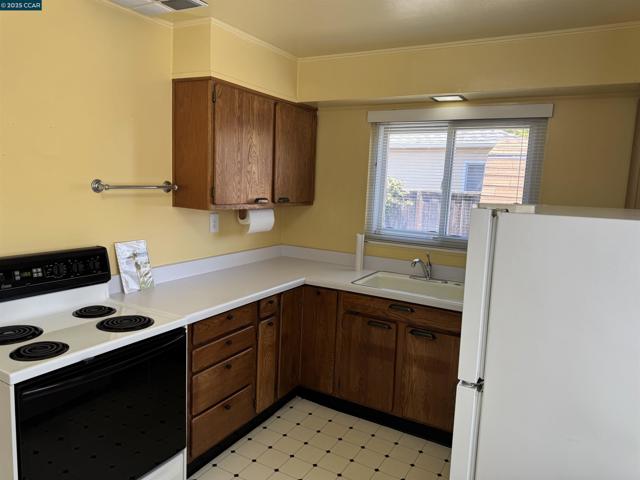 17300 Via Melina, San Lorenzo CA: https://media.crmls.org/mediaz/a5064c49-88d7-4c8f-85d0-112a765c3e80.jpg