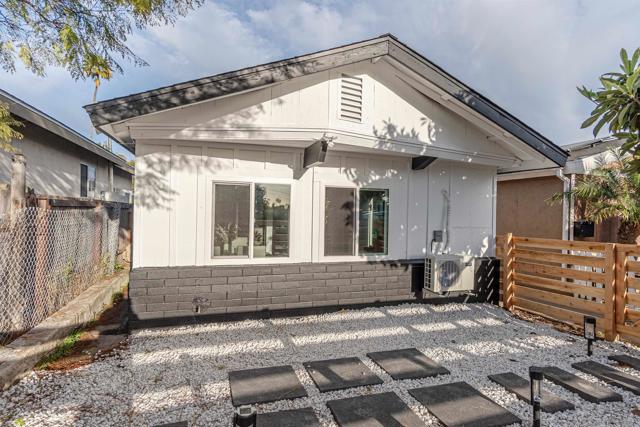 2813 15 46Th St, San Diego CA: https://media.crmls.org/mediaz/a50688e7-58ca-4a25-b1c3-5918ceb6795b.jpg