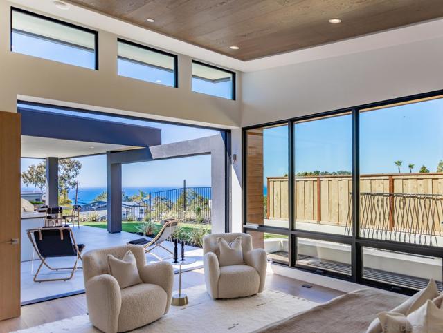 722 Amphitheatre Dr, Del Mar CA: https://media.crmls.org/mediaz/a507dce1-cbe0-4567-b2c6-1ba138394740.jpg