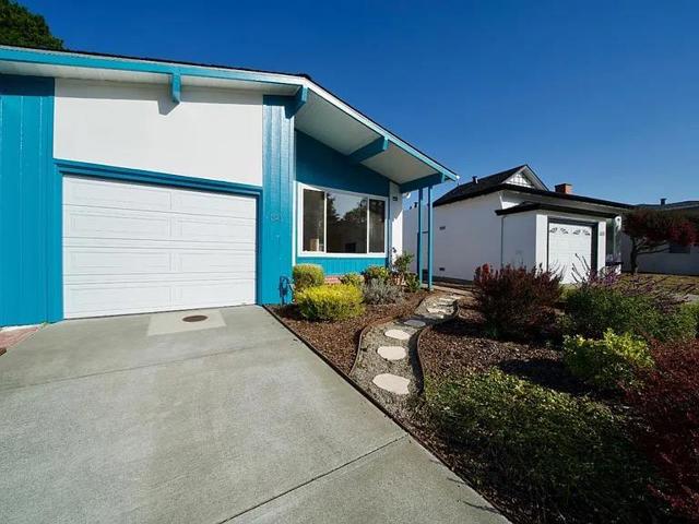 621 Forest Lake Drive, Pacifica CA: https://media.crmls.org/mediaz/a5080c1d-09a8-44be-8814-26345a2c34cc.jpg