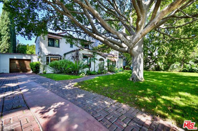 4277 Beck Avenue, Studio City CA: https://media.crmls.org/mediaz/a50840f0-3aad-4ab5-959d-e8ffb837ce42.jpg