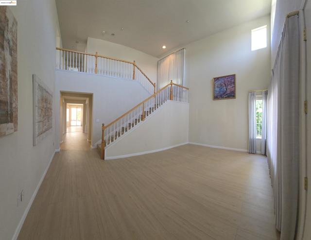 988 Chamomile Ln, Brentwood CA: https://media.crmls.org/mediaz/a508654d-2009-4ed7-835c-98329acf2451.jpg