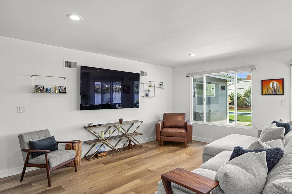 MLS #250033670SD img 6