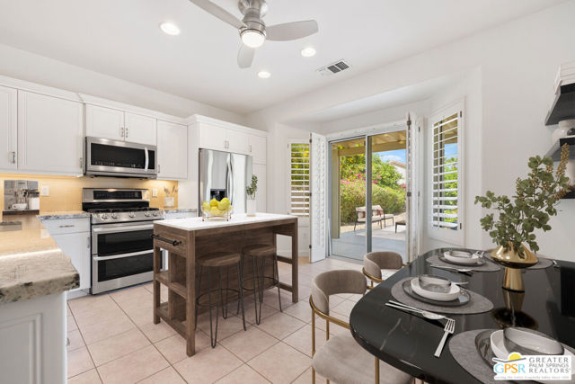 78712 Postbridge Circle, Palm Desert CA: https://media.crmls.org/mediaz/a508be26-8238-4284-ab11-9aad925e66a2.jpg