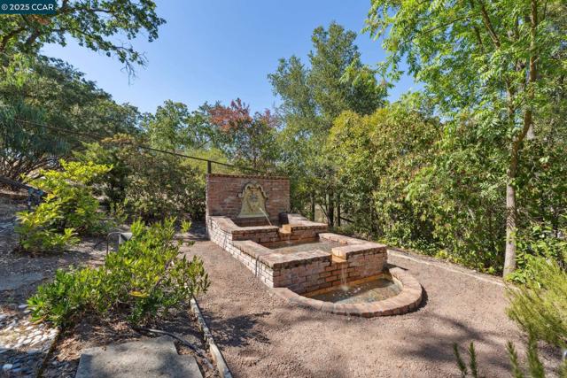 3081 Walnut Blvd, Walnut Creek CA: https://media.crmls.org/mediaz/a508dd1d-9155-44f3-90a0-83a6894a3443.jpg