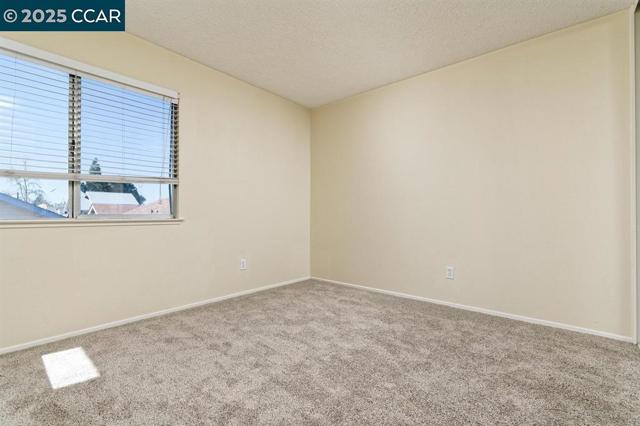4301 Beechnut Ln, Oakley CA: https://media.crmls.org/mediaz/a508e9ba-9a2c-475c-b46d-d28107cb6a14.jpg
