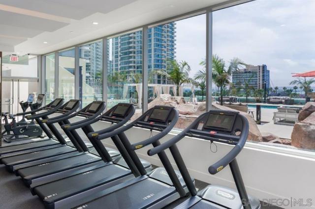 1388 Kettner Blvd, San Diego CA: https://media.crmls.org/mediaz/a5091ee6-e802-4280-8bc6-812f2e765bff.jpg