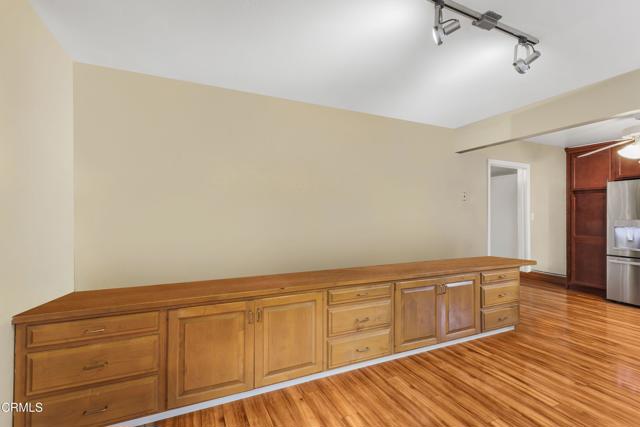 Detail Gallery Image 14 of 44 For 4056 Cochran St, Simi Valley,  CA 93063 - 3 Beds | 3 Baths