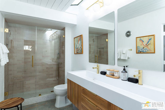 1111 E Palm Canyon Drive, Palm Springs CA: https://media.crmls.org/mediaz/a50a1ce4-4671-483c-9e0d-2fbd49e0c50e.jpg