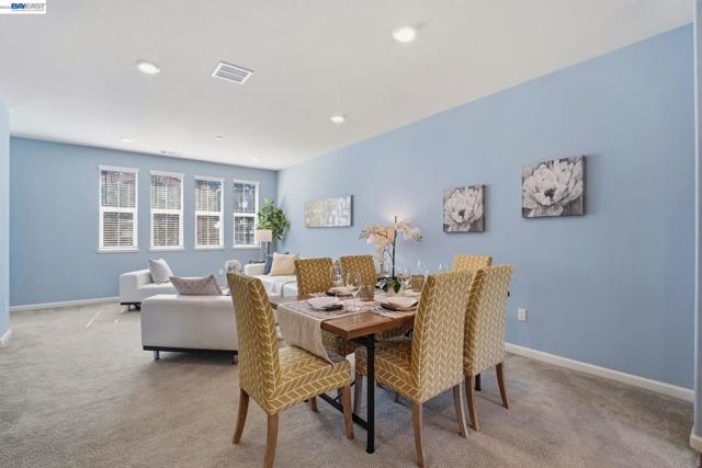 Image 11 of 47 For 102 Fanuncio Ln