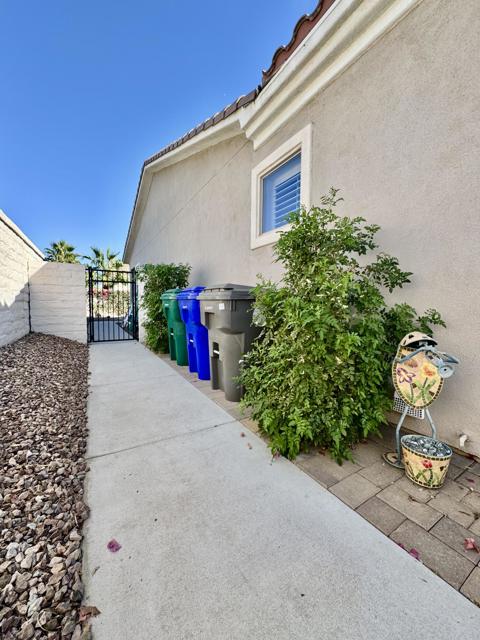 80372 Camino San Lucas, Indio CA: https://media.crmls.org/mediaz/a50a5967-5ba4-4932-9602-ebdf7550fb8e.jpg