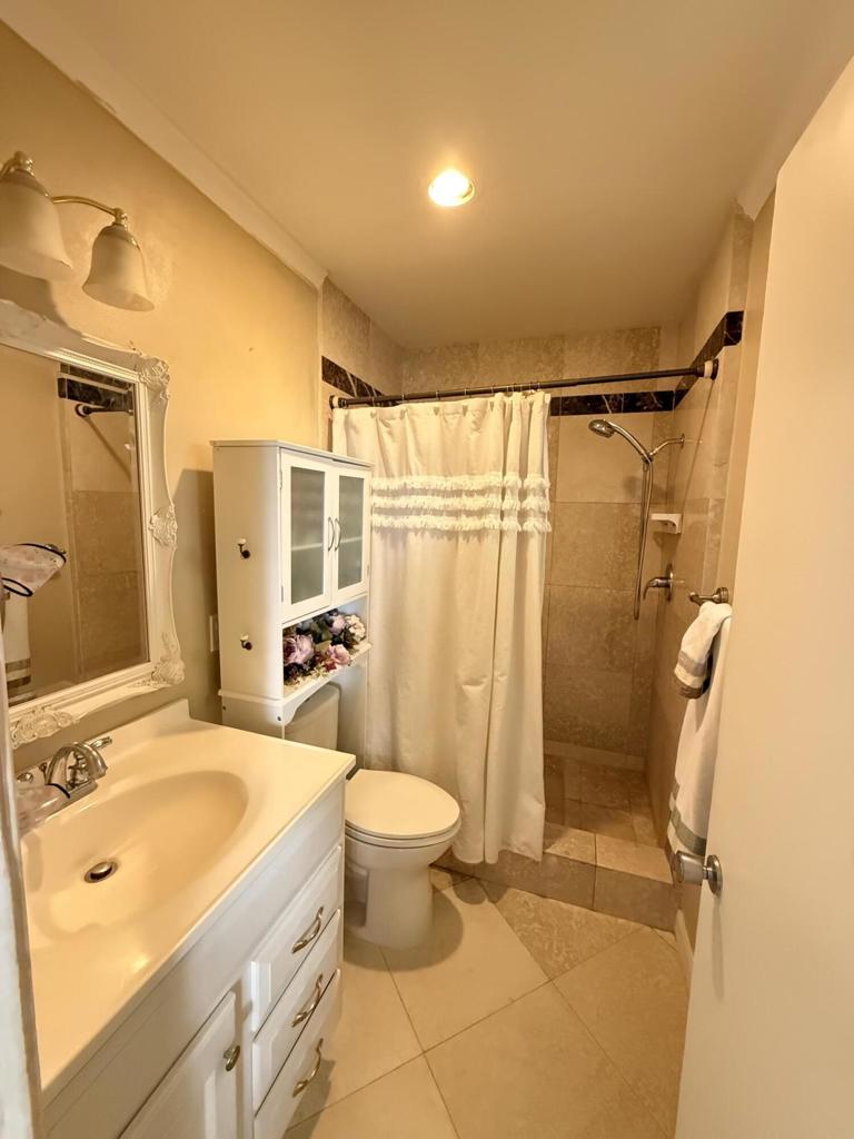 https://media.crmls.org/mediaz/a50b2f7d-b842-4bab-9c2d-c9de8a5a412a.jpg?preset=X-Large