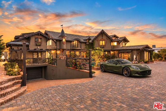 7007 Birdview Avenue, Malibu CA: https://media.crmls.org/mediaz/a50b7b4c-ab65-4a8a-add7-fc63af0768d8.jpg