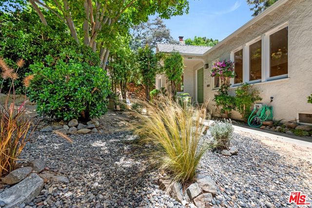 2116 Princeton Avenue, Los Angeles CA: https://media.crmls.org/mediaz/a50bb067-a68e-42df-ac6c-610d562bf52d.jpg