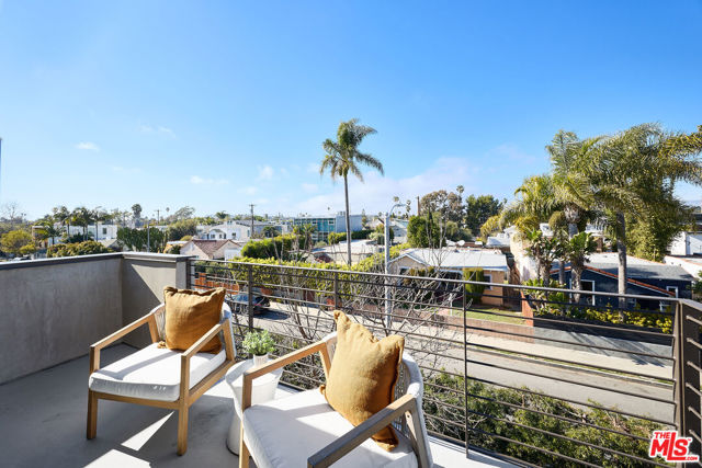 746 Brooks Avenue, Venice CA: https://media.crmls.org/mediaz/a50bd7c4-f039-4155-8555-ba656878aaca.jpg