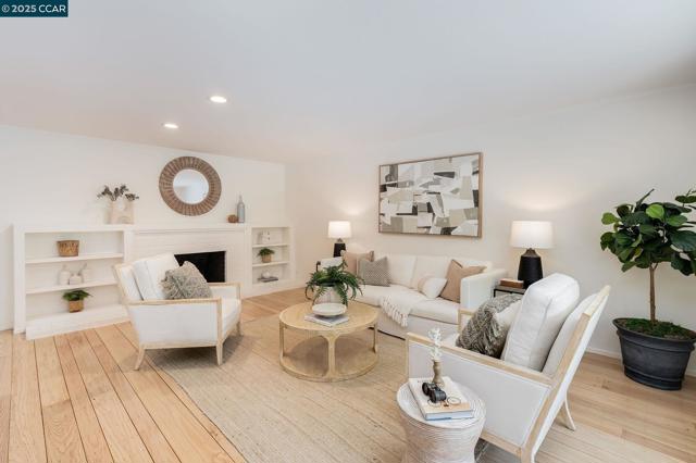 3402 Goyak Dr, Lafayette CA: https://media.crmls.org/mediaz/a50c181a-772d-434a-a5a8-3caf603faa88.jpg