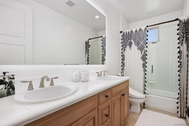 227 Neptune Ave, Encinitas CA: https://media.crmls.org/mediaz/a50caa80-1a52-4fe9-b3e0-96a85aeb3057.jpg