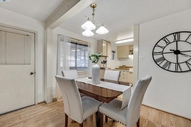 589 S M St, Livermore CA: https://media.crmls.org/mediaz/a50cd0d8-0c6c-4d42-991e-b80af733fdc1.jpg