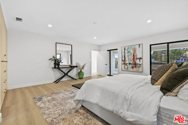 5132 Escobedo Drive, Woodland Hills CA: https://media.crmls.org/mediaz/a50d0f24-49da-493e-9224-8bf295f128d5.jpg