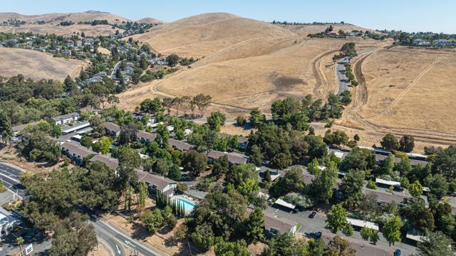 900 Cambridge Drive, Benicia CA: https://media.crmls.org/mediaz/a50d3a20-3dca-43d3-abdb-08a3647c6850.jpg