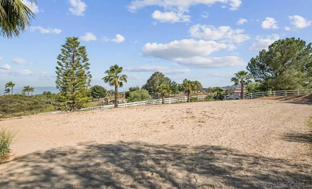 21100 Paseo Montana, Murrieta CA: https://media.crmls.org/mediaz/a50de0e7-3d04-4350-97d0-23ee20aeec2e.jpg