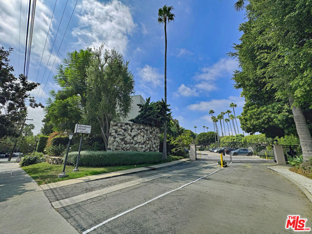 Drew Fenton | 289 S Barrington Avenue Los Angeles CA | MLS: 7450372 Drew Fenton | 289 S Barrington Avenue Los Angeles CA | MLS: 7450372
