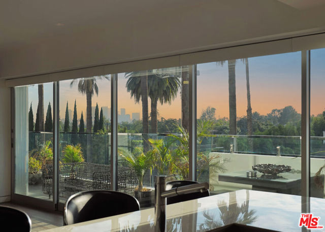 838 N Doheny Drive, West Hollywood CA: https://media.crmls.org/mediaz/a50e70b1-3287-4fcc-906f-9643c2a1f15b.jpg