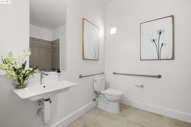 1545 32nd St, Oakland CA: https://media.crmls.org/mediaz/a50f0cde-b6f7-48e9-9fc8-494b752b199f.jpg
