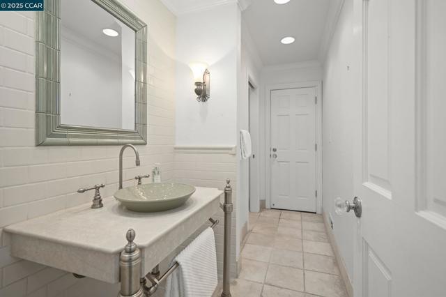 2145 Deer Oak Way, Danville CA: https://media.crmls.org/mediaz/a50f1024-9340-4aa0-ab9f-7f81ff817a32.jpg