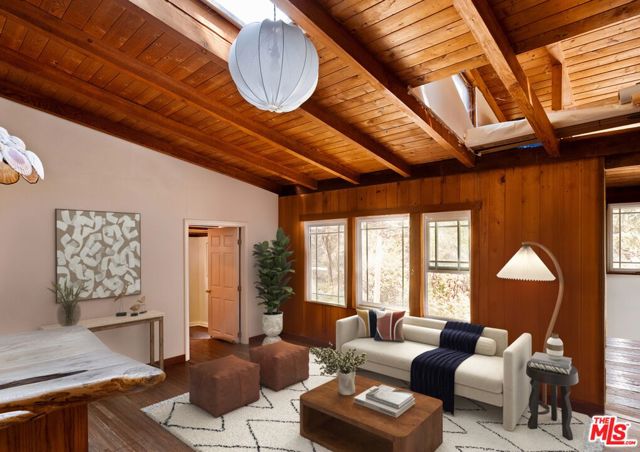 10012 Charter Oak Lane, Beverly Hills CA: https://media.crmls.org/mediaz/a50f3f7c-22b7-4f5a-9f3a-b1f20b6896c1.jpg
