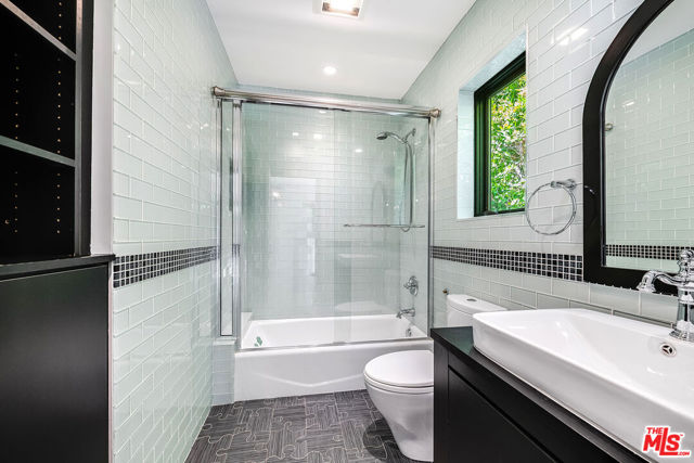 1600 Benedict Canyon Drive, Beverly Hills CA: https://media.crmls.org/mediaz/a50f7933-d1ba-4f2a-9184-c8cc119dba89.jpg