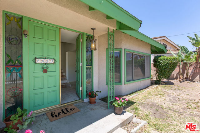 8817 HASKELL Avenue photo 3
