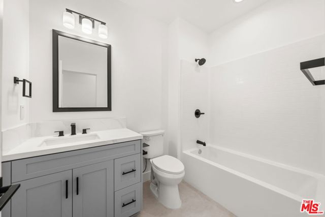 20280 Newton Street, Corona CA: https://media.crmls.org/mediaz/a510b112-1004-40ba-9296-b4526d00aa61.jpg